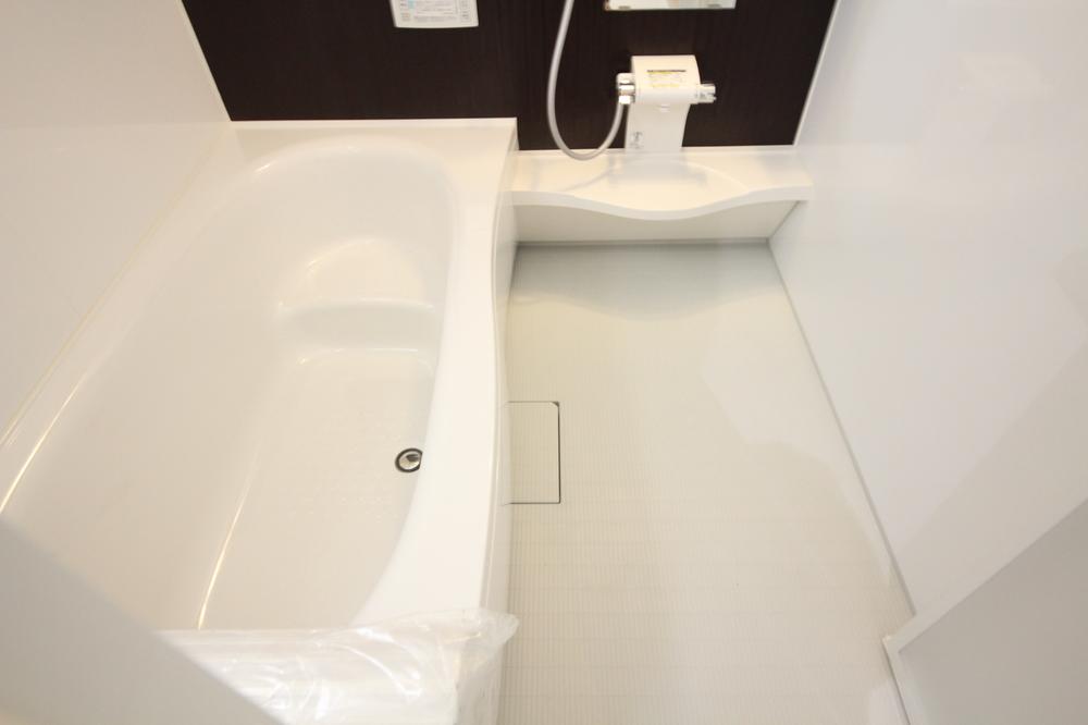 Bathroom. 9 Building