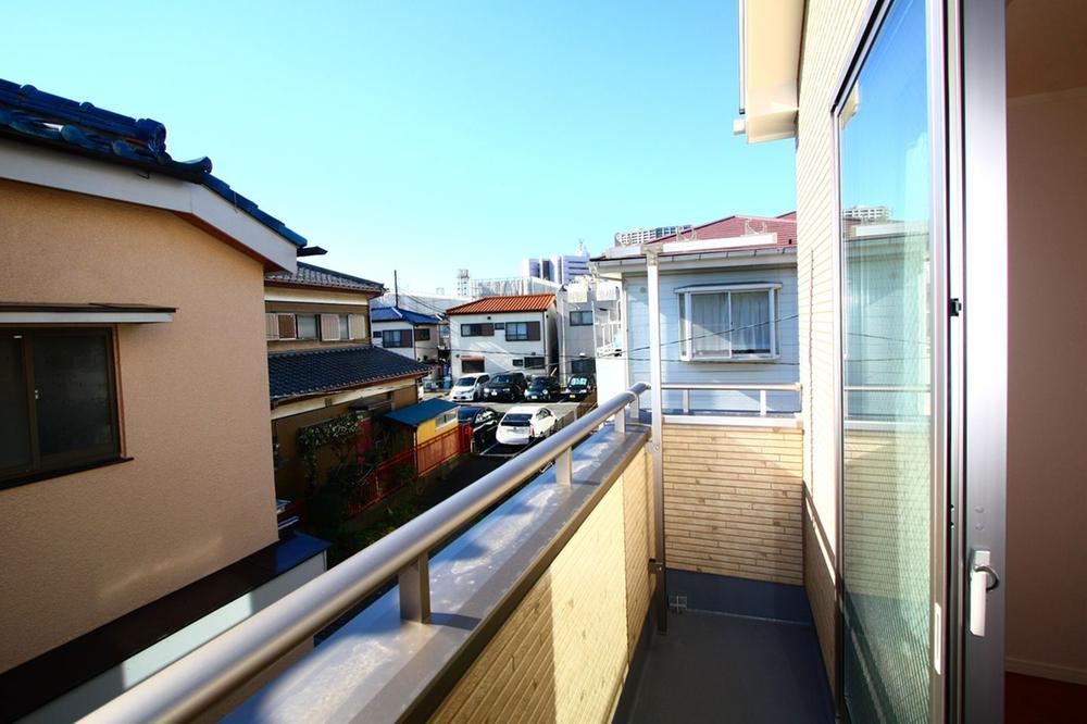 Balcony. Balcony is good per yang.