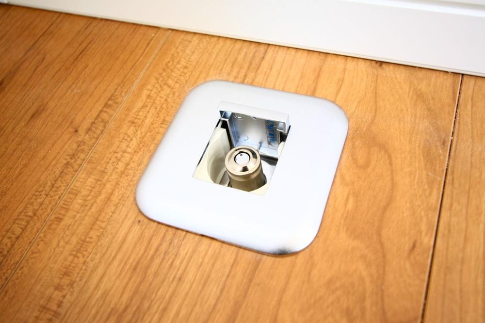 Local photos, including front road. Living room can also be used to ease gas heater because it is equipped with gas plug.