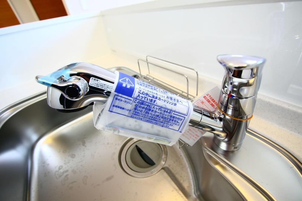 Kitchen. Water purifier integrated kitchen faucet