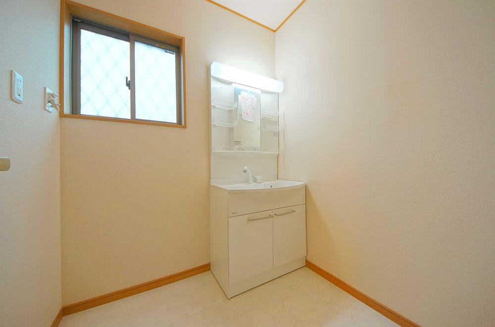 Wash basin, toilet. Indoor (11 May 2013) Shooting, Morning is vanity with Shan Perfectly hand shower.