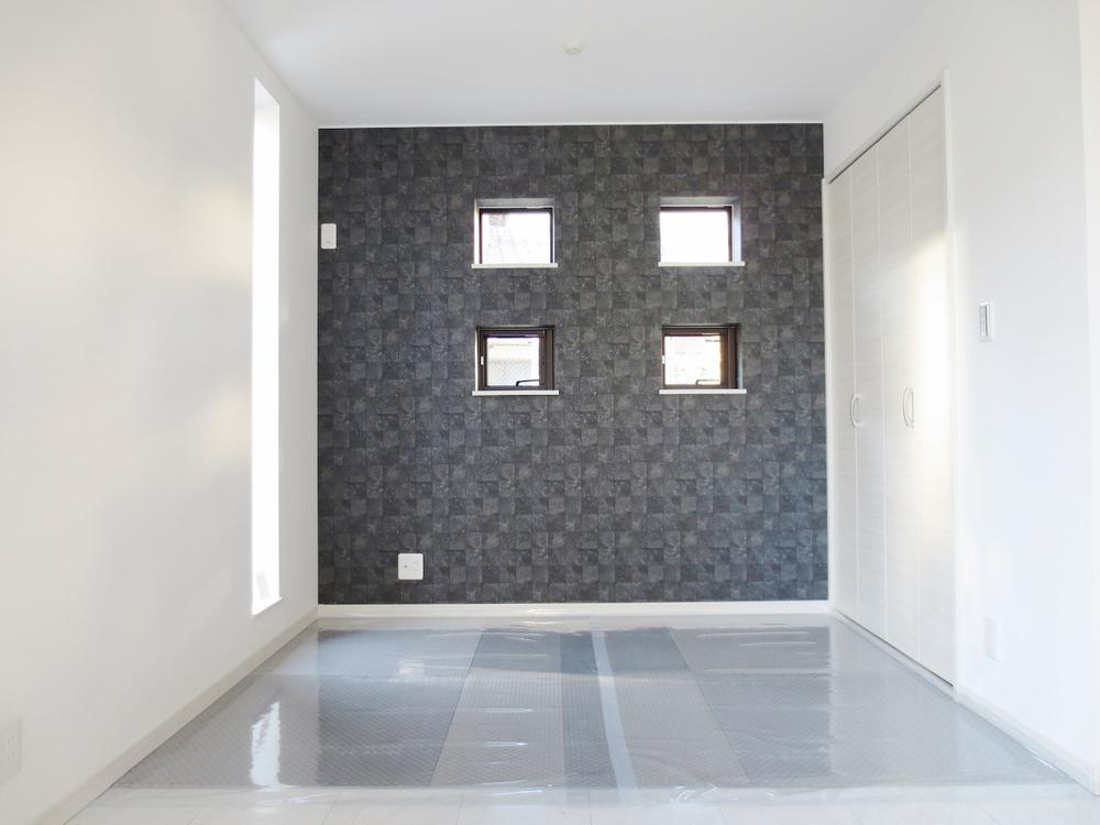 Living. Tatami corner of the living adopts half Pledge tatami stylish Ryukyu-style.