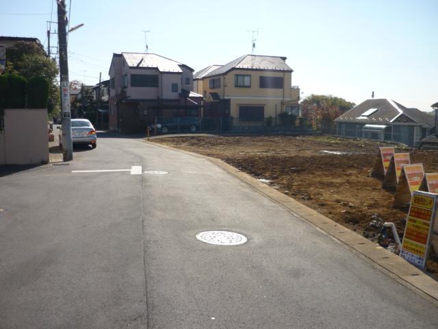 Local photos, including front road. Local (11 May 2013) Shooting