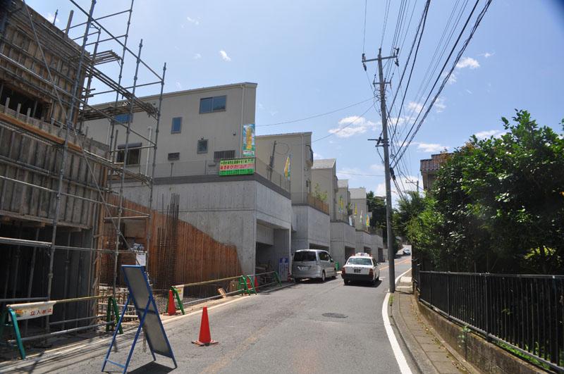 Local appearance photo. Shooting from the front road