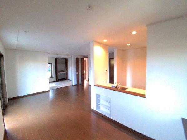 Living. It is a Japanese-style room and Tsuzukiai