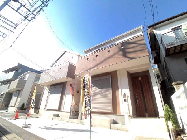 Local appearance photo. Good per sun facing south road