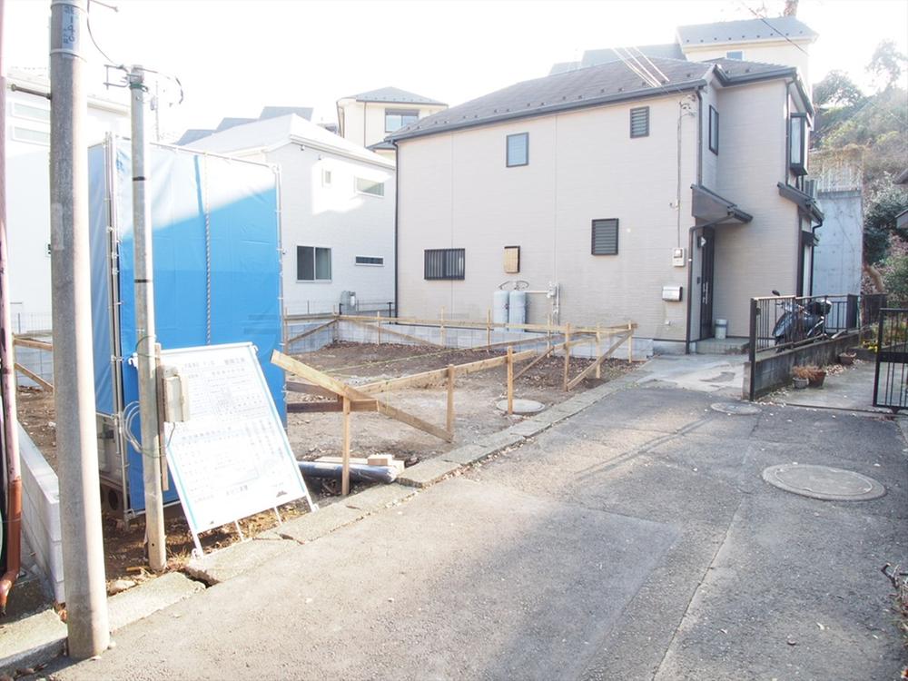 Local photos, including front road. Local (12 May 2013) Shooting