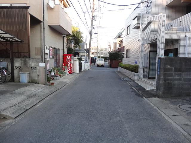 Local photos, including front road. North on public roads