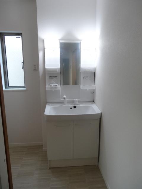 Wash basin, toilet. Indoor (11 May 2013) Shooting