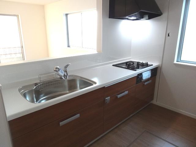 Kitchen. Indoor (11 May 2013) Shooting