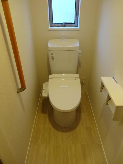 Toilet. Indoor (11 May 2013) Shooting