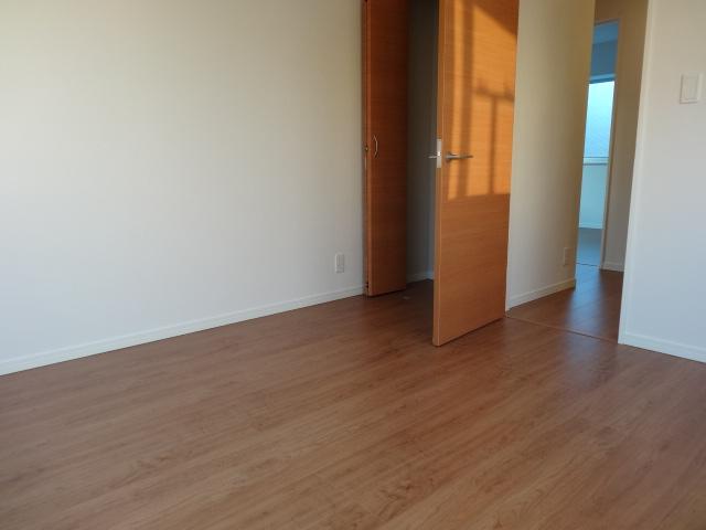 Non-living room. Indoor (11 May 2013) Shooting