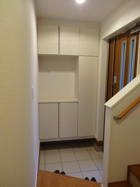 Entrance. Local (11 May 2013) Shooting