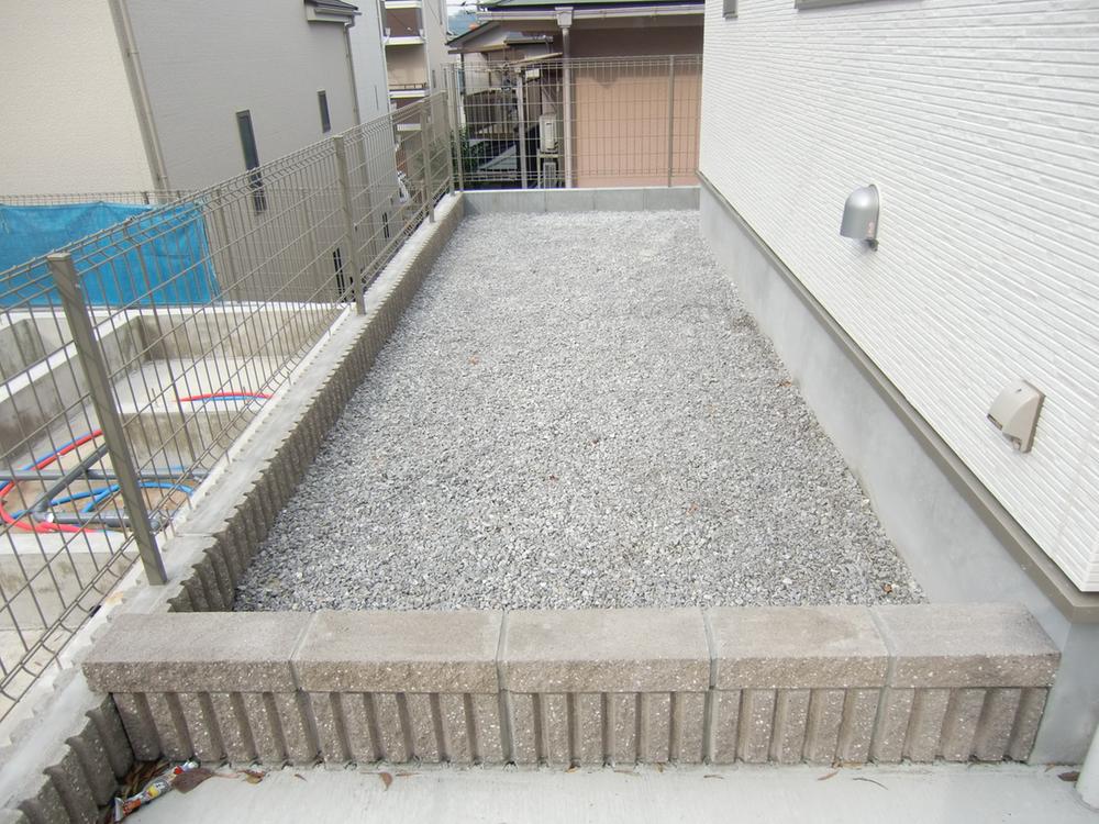 Same specifications photos (appearance). ● Place the planter, Live along with the flower!