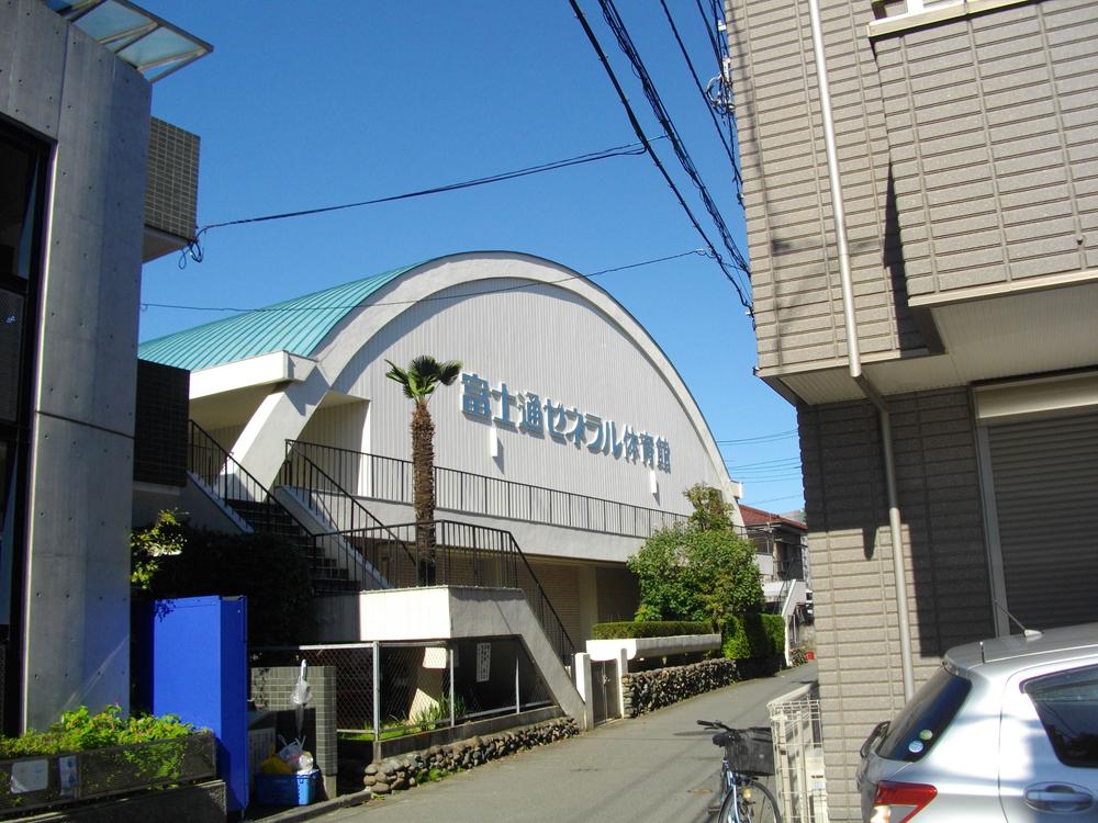 Streets around. 450m to general gymnasium