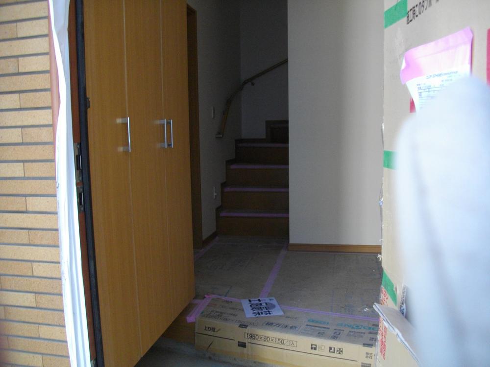 Entrance. Local (12 May 2013) Shooting