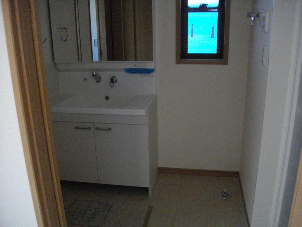 Wash basin, toilet. Indoor (12 May 2013) Shooting