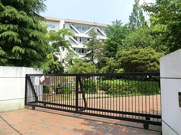 Primary school. 1156m to Kawasaki City Hisamoto Elementary School