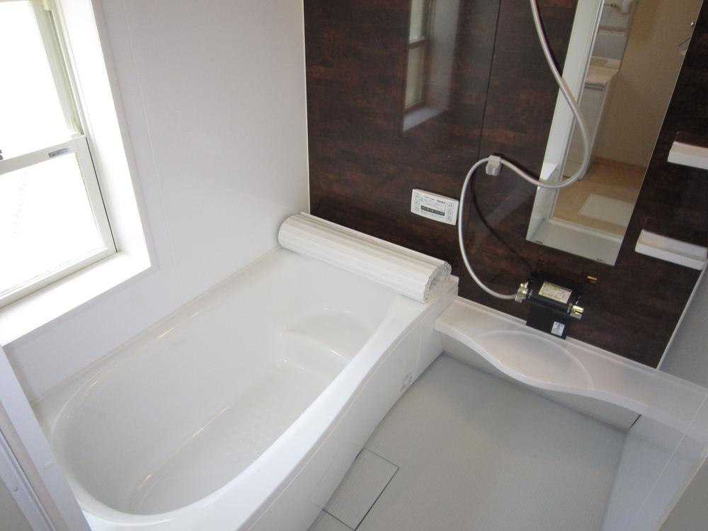 Bathroom. Pat ventilation from the window of the bathroom