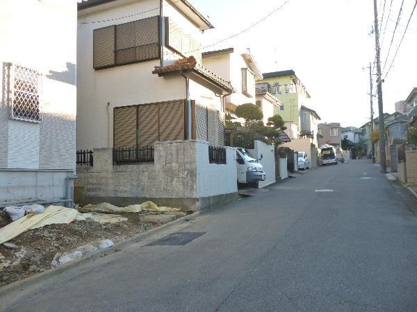 Local photos, including front road. It is easy also garage.