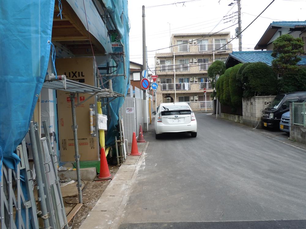 Local photos, including front road. Local (20 November 11) shooting