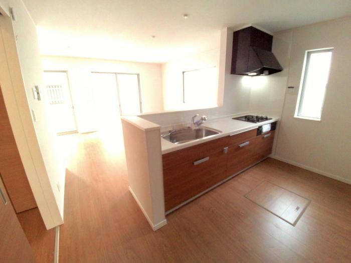 Kitchen. Please call up to alpine industry 0800-603-0604 [Toll free]    It is walking distance to "Mizonokuchi Station. Two-story house of the public road corner lot. Counter Kitchen. Good per yang. "