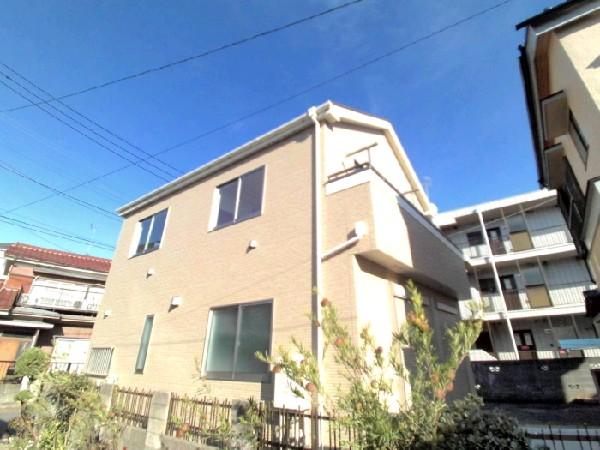 Local appearance photo. Good per sun on a flat corner lot