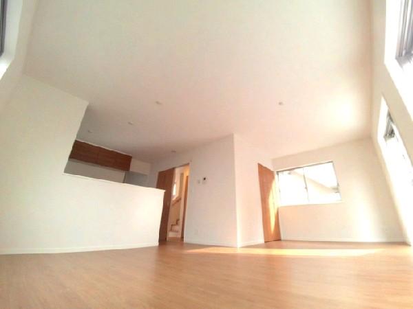 Living. LDK17.75 Pledge