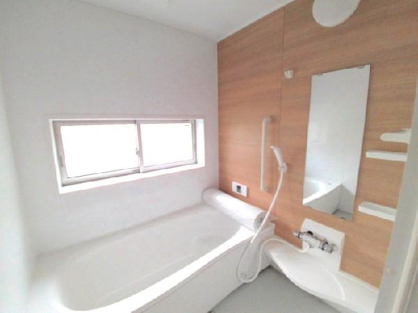 Bathroom. Spacious 1 tsubo size bus