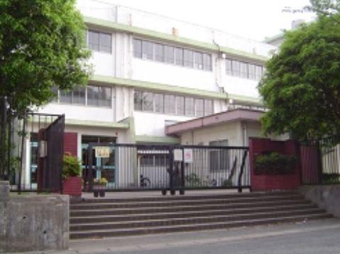 Primary school. Up to elementary school 320m Sakado elementary school