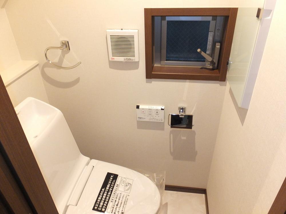 Toilet. Local (12 May 2013) Shooting