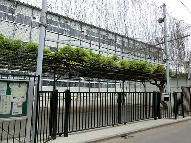 Primary school. Is a municipal Kamisakunobe 460m beautiful elementary school just last year renovation to elementary school.