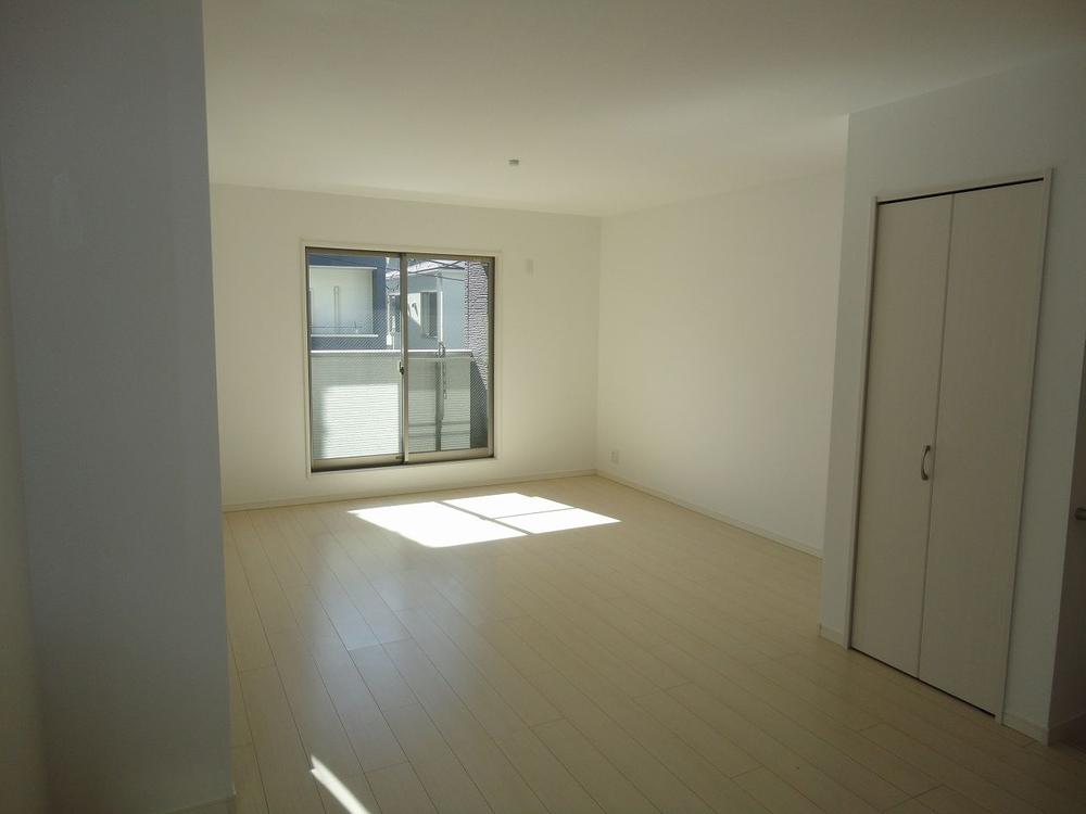 Same specifications photos (living). Same specifications