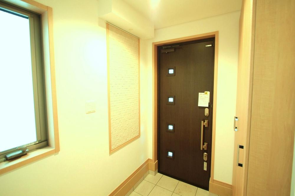 Entrance. 5 Building Entrance