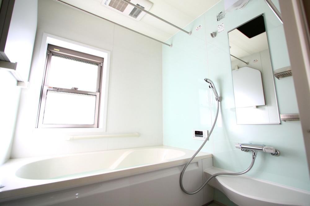 Bathroom. 5 Building