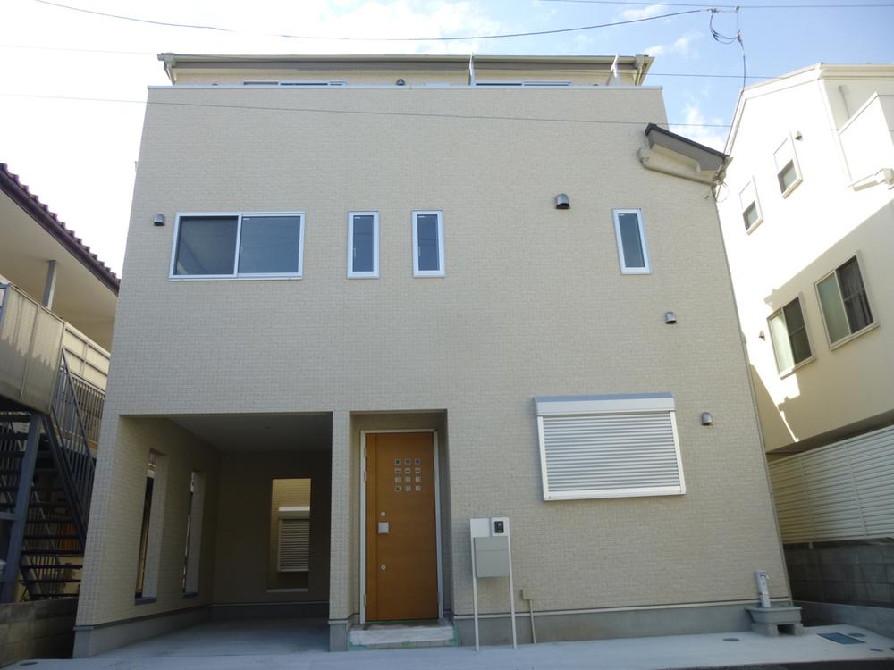 Local appearance photo. Local (10 May 2012) shooting