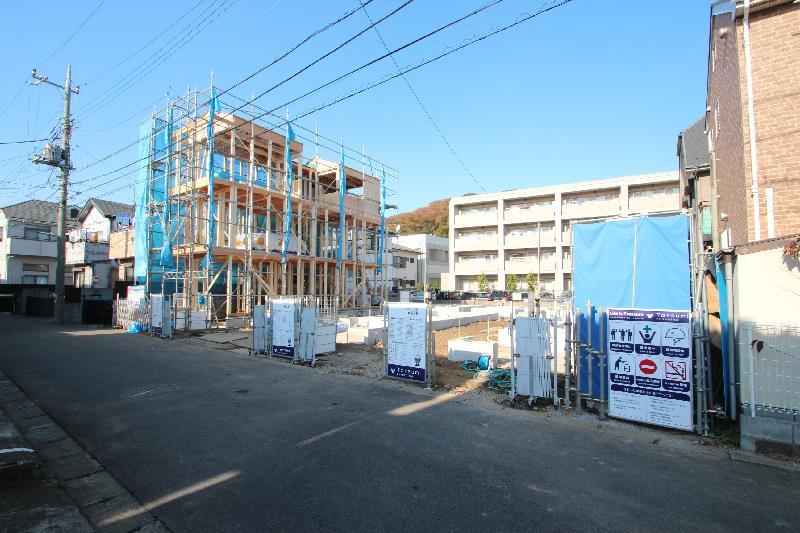 Local photos, including front road. Local (12 May 2013) Shooting