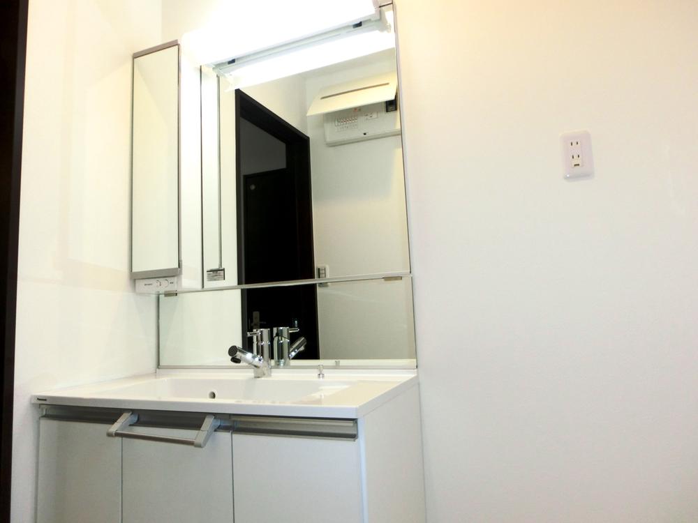 Wash basin, toilet. Bathroom vanity