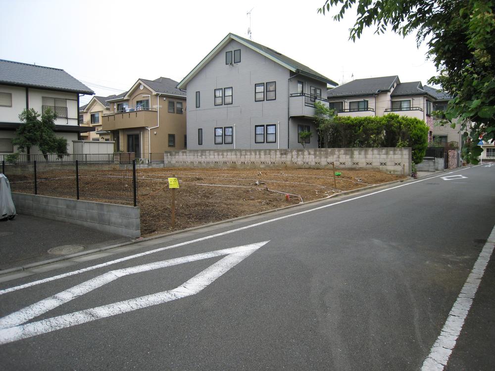 Local photos, including front road. Local (10 May 2013) Shooting