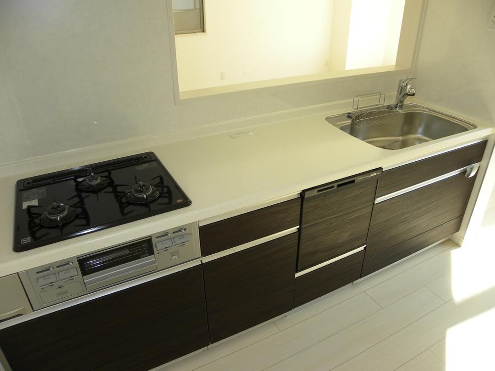 Same specifications photo (kitchen). This is a system kitchen of the same specification.