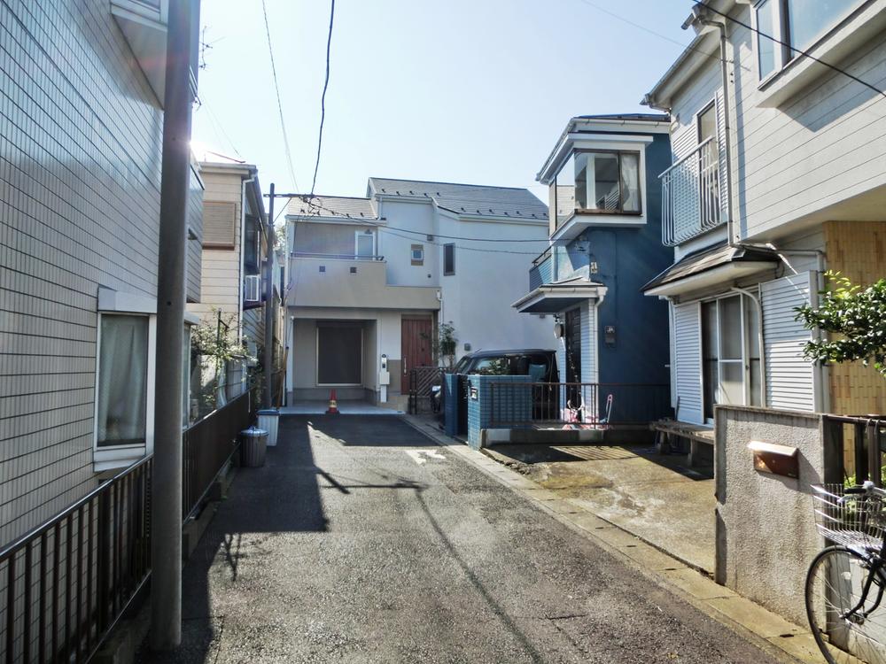 Local photos, including front road. Widely also the entire surface of the road, Easy by car