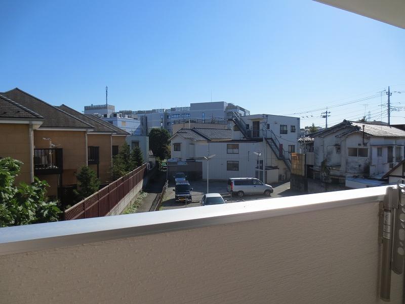 View photos from the dwelling unit. View from the site (October 2013) Shooting