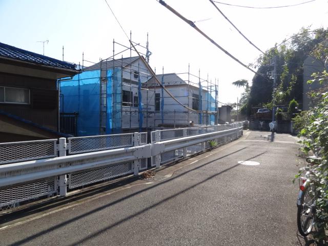 Local photos, including front road. Local (11 May 2013) Shooting