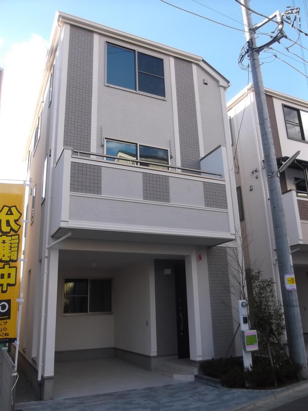 Local appearance photo. We are familiar with the region in the field (12 May 2013) shooting calm appearance