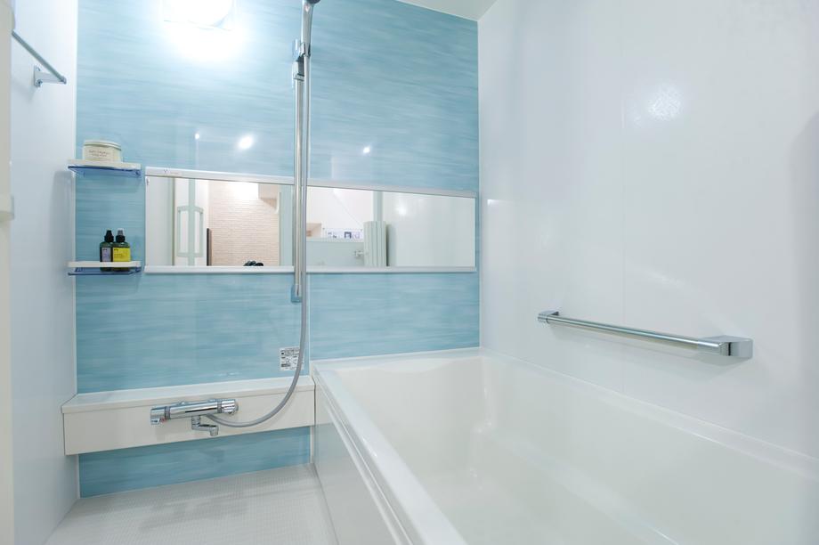 Other Equipment. Adopted Sekisui Home Techno Co. "bus saloon Rumi" in the bathroom. The flooring equipped with the "Mira clean floor.". Firm adhesion uneven pattern on the sole of the foot, which was applied to the surface. Hard to even slip in wet conditions, The whole family is safe to use. Furthermore, Since the drainage is good, Refreshing dry and crisp in the next morning.