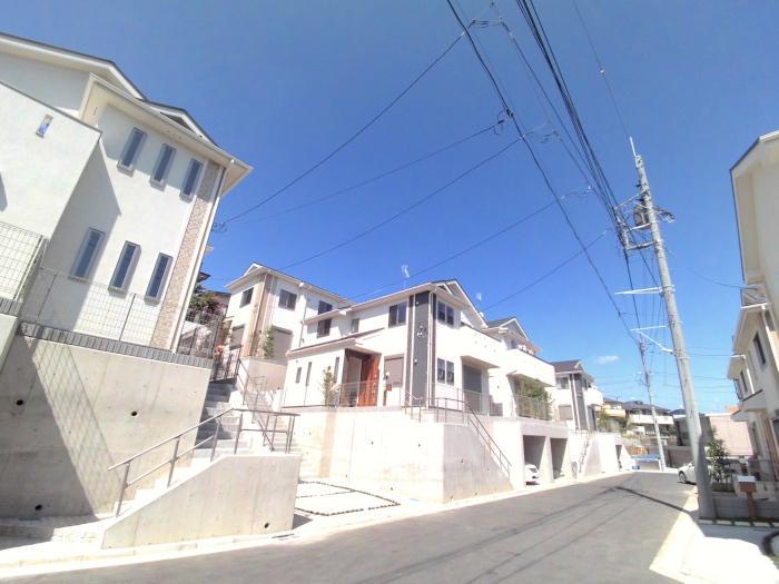 Sale already cityscape photo. Please call up to alpine industry 0800-603-0604 [Toll free]     "Top Runner Program. 4LDK counter kitchen. Whole building is a two-story. Development road 6M. Lush living environment of one low-rise. It is a city gas. "