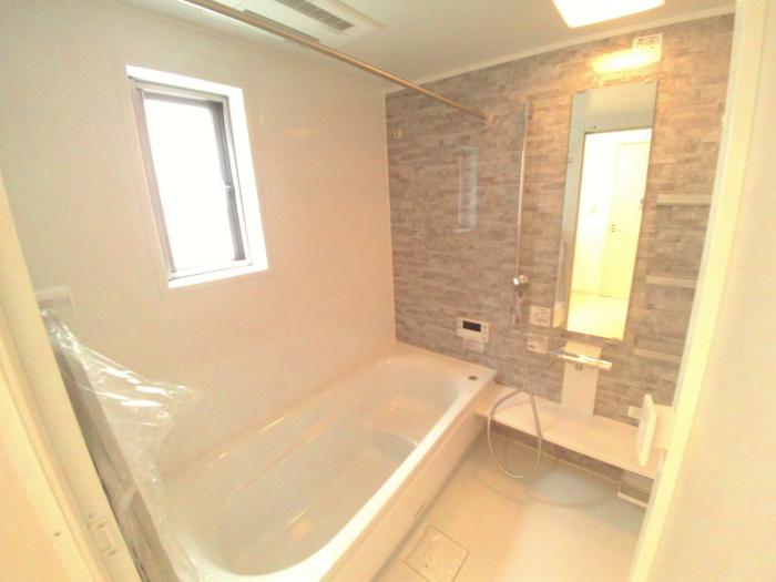 Bathroom. With bathroom dryer (7 Building)