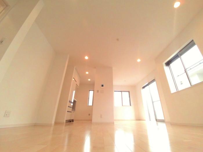 Living. Pledge LDK16.8 (7 Building)