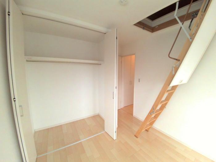 Receipt. Attic storage and closet (7 Building)