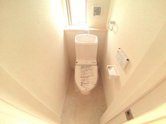 Toilet. Shower toilet (6 Building)